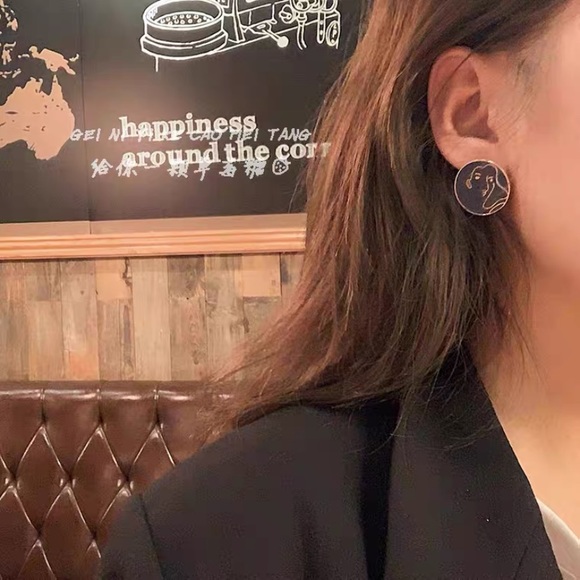 💙Sterling Silver Post Girls Face Earrings - Picture 3 of 7